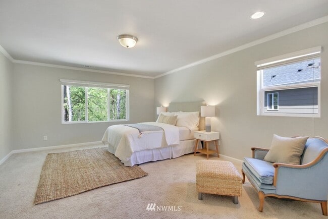 Building Photo - Listed For Rent