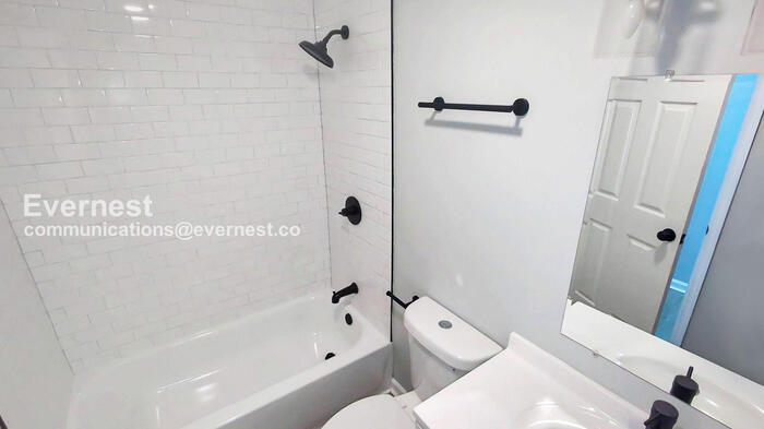 Building Photo - 949 S Harris Ave