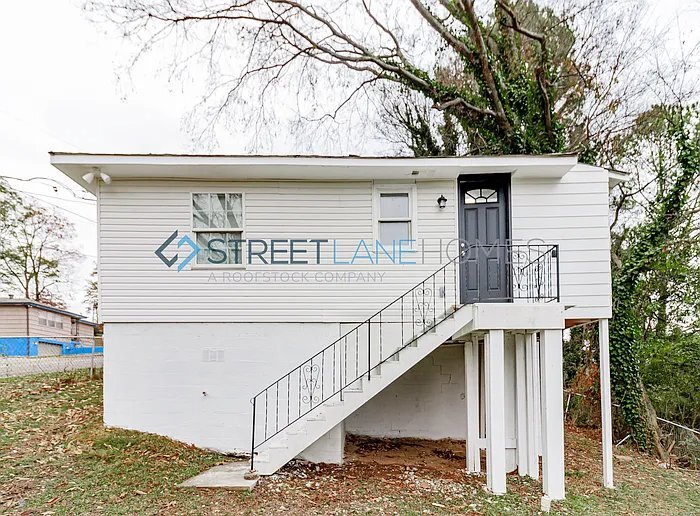 Building Photo - 800 Chester Ave