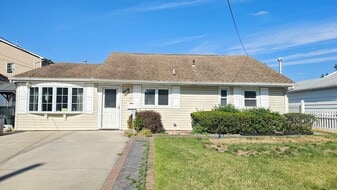 Building Photo - 69 Hahn Ave