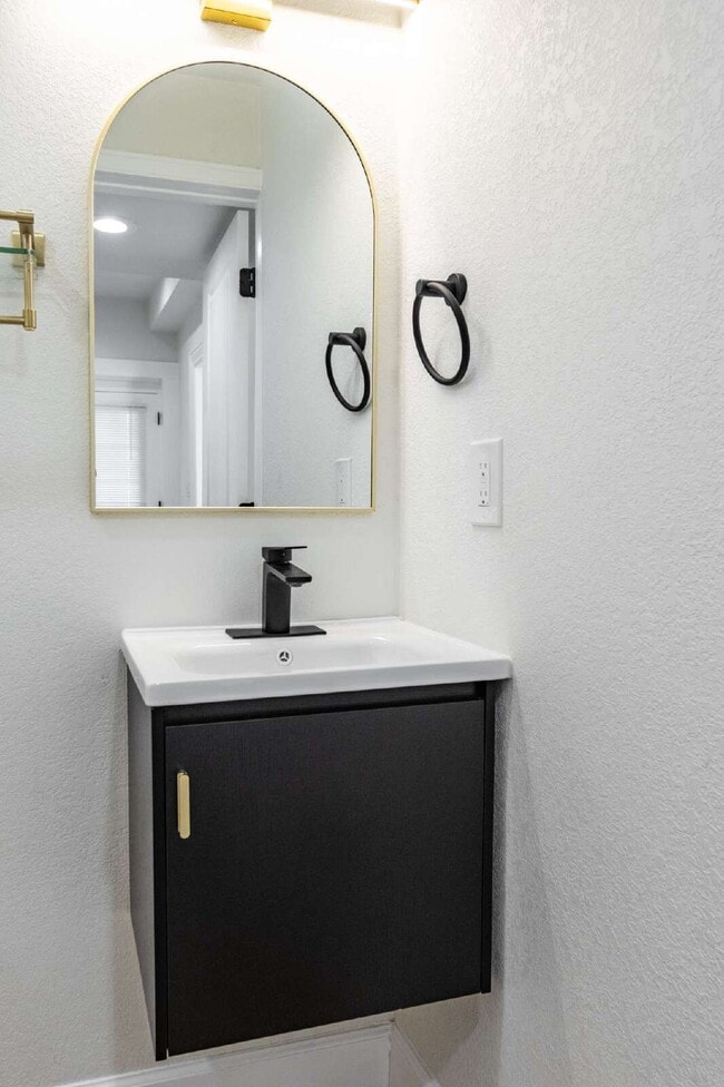 Building Photo - Stunning Remodeled Patio Home in Baker – 3...