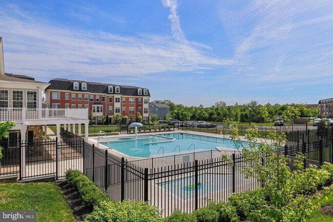 Building Photo - 7132 McHenry Mews