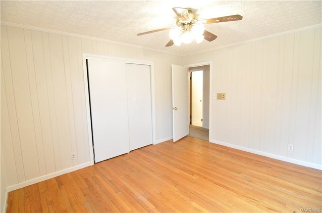 Building Photo - 5758 Carriage Hills Dr