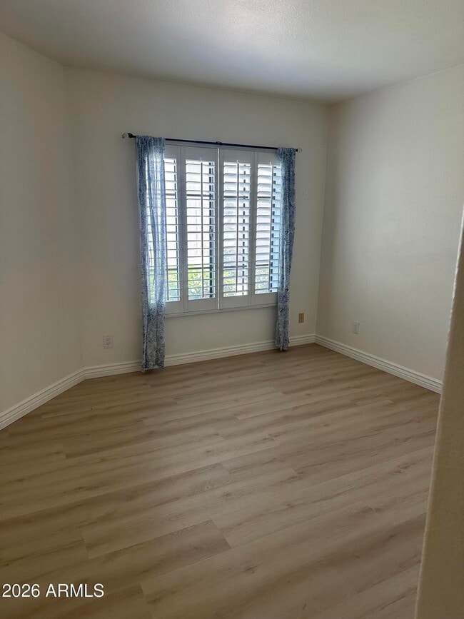 Building Photo - 8889 E Meadow Hill Dr