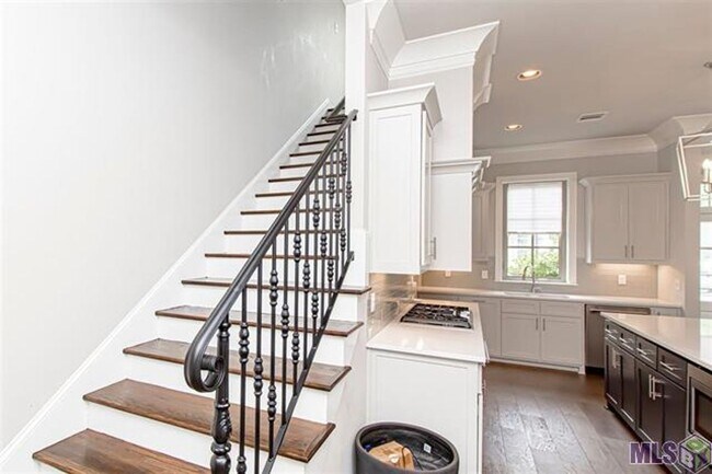 Building Photo - Upscale Townhouse in The Village at Magnol...