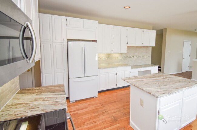 Building Photo - 5474 Grandview Ln