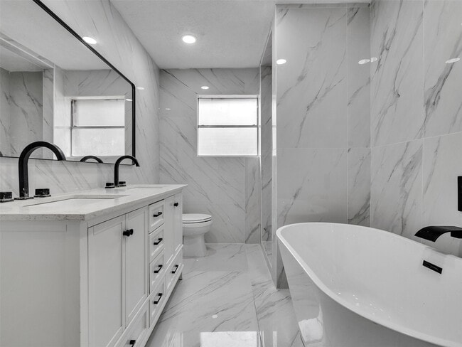 Building Photo - 3202 Lakehaven Dr