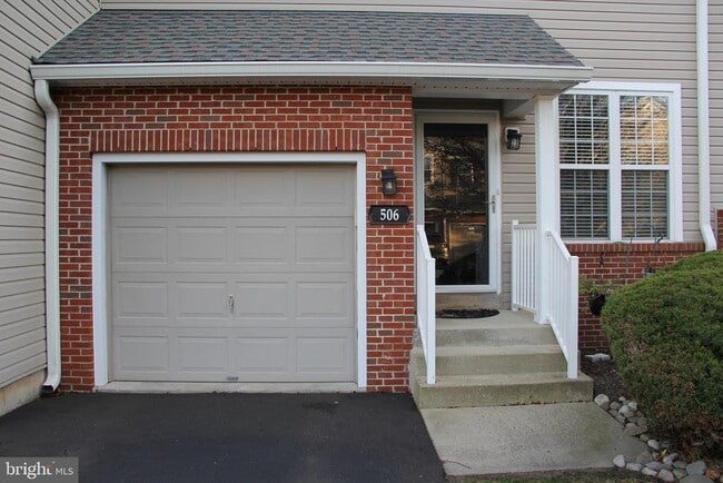 Building Photo - 506 Quincy St