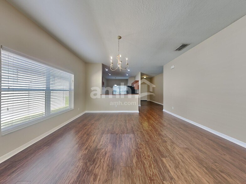 Building Photo - 1216 Maplebrook Dr