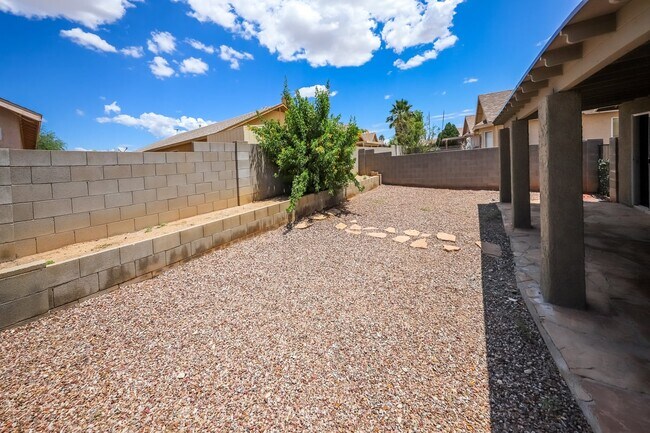 Building Photo - 10041 E Paseo San Rosendo