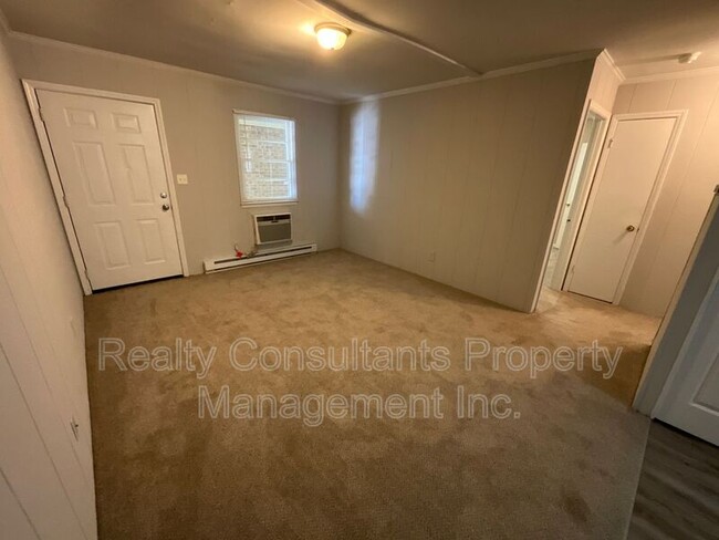 Building Photo - 113 Cox Ave