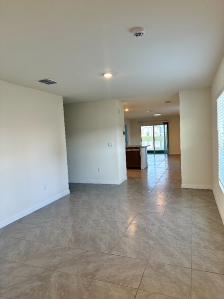 Building Photo - 3259 Rock Sound St