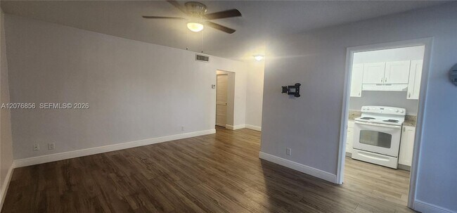 Building Photo - 1555 N 12th Ct