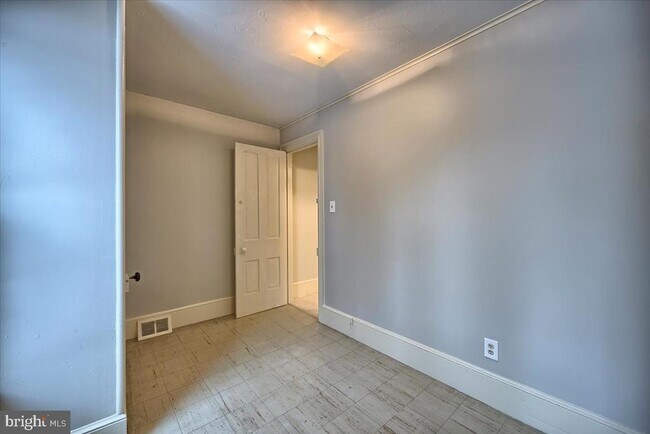 Building Photo - 413 W Louther St