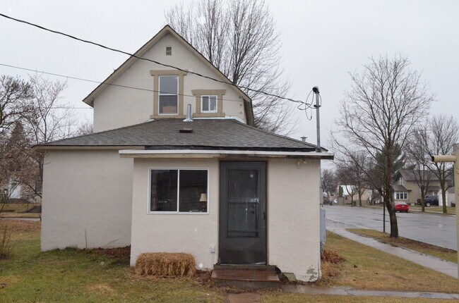 Building Photo - 3 Bedrooms, 2 Bathrooms Single Family Home in Brainerd, MN w/1 car garage