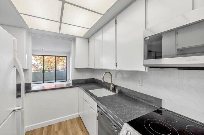 Building Photo - 1515 Floribunda Ave