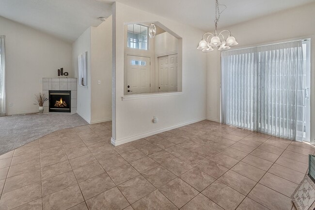 Building Photo - Must see! Spacious 3bd 2bath Ready for Imm...