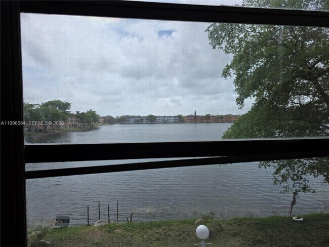 Building Photo - 300 NE 191st St