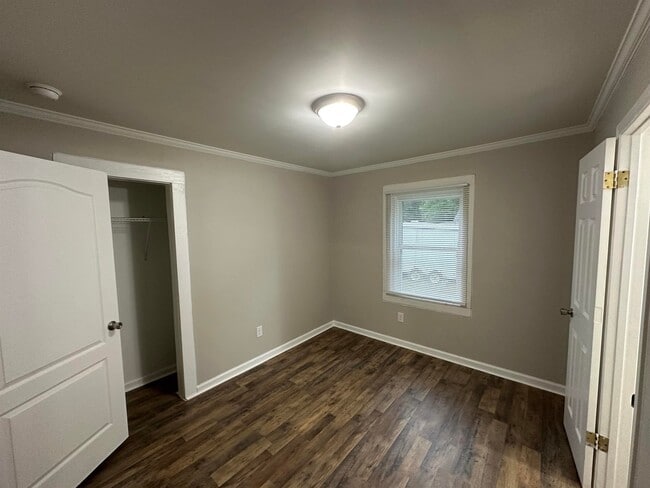 Building Photo - 416 Airline Ext