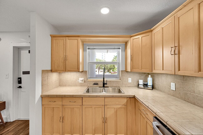 Building Photo - 2850 NE 14th Street Causeway