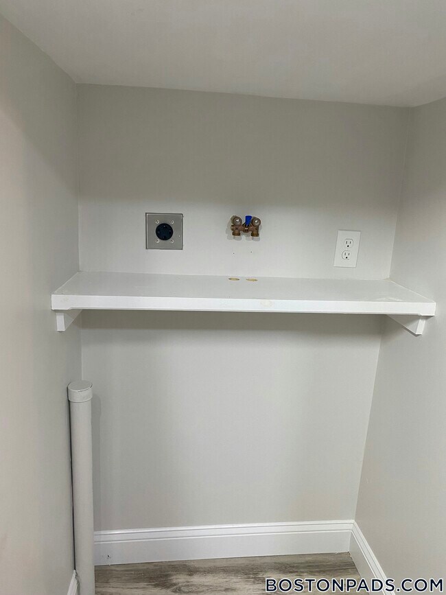 Building Photo - 17 Verrill St