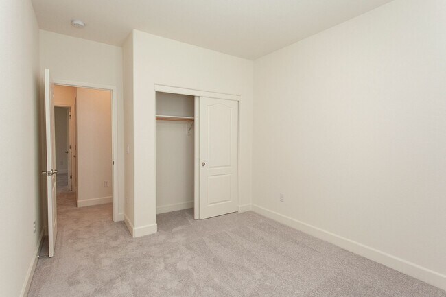 Building Photo - 6049 Red Sun Dr