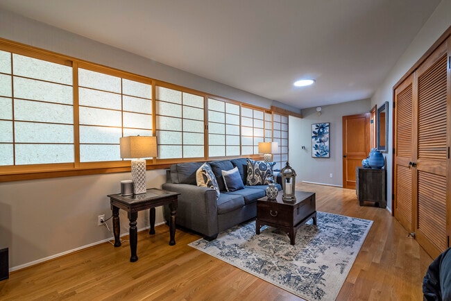 Building Photo - 548 San Ysidro Rd