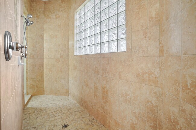 Building Photo - 1092 SW Majorca Ave