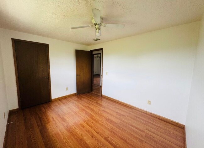 Building Photo - 572 Lexington Dr