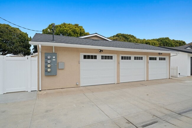 Building Photo - 1805 Clay St