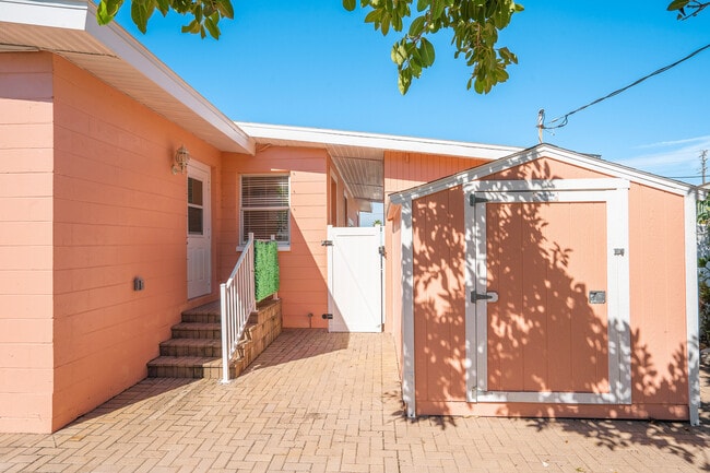 Building Photo - 2173 W Vina Del Mar Blvd