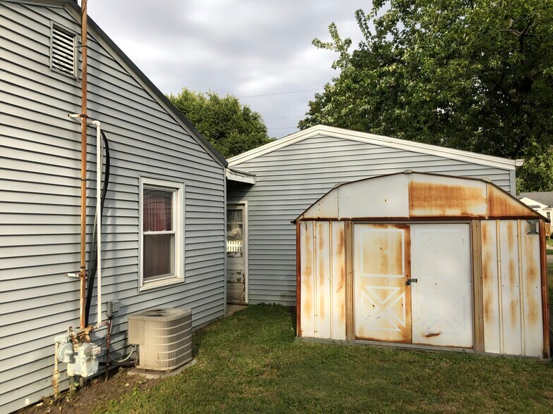 Garden Shed - 518 S Chestnut St