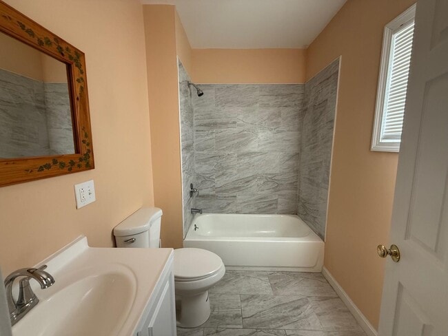 Building Photo - 347 Spruce St