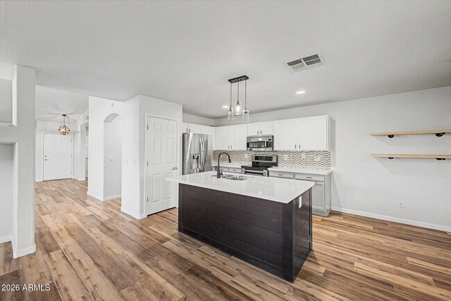 Building Photo - 16148 N 157th Dr
