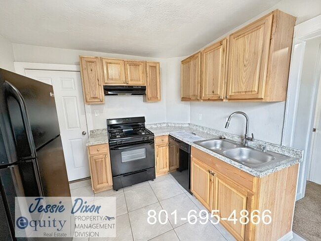 Building Photo - 940 Kiesel Ave