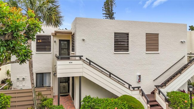 Building Photo - 434 Palm Tree Dr