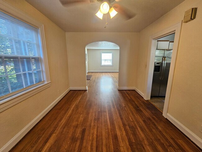 Building Photo - Westmoreland1132