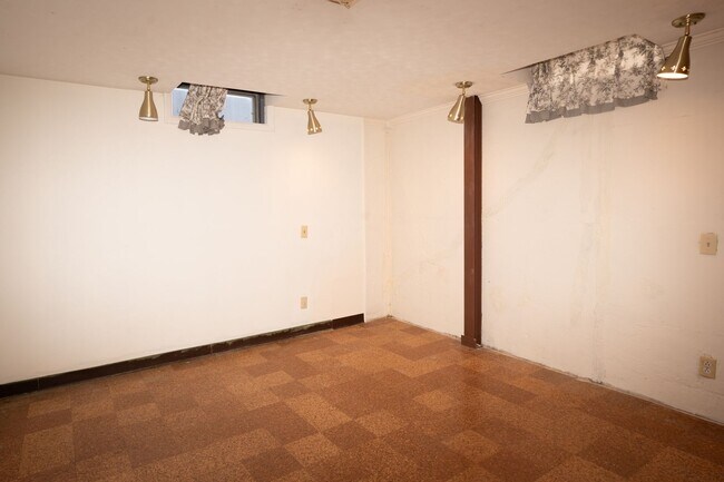 Building Photo - Charming 3 bedroom 1.5 bathroom house in SE Wichita!