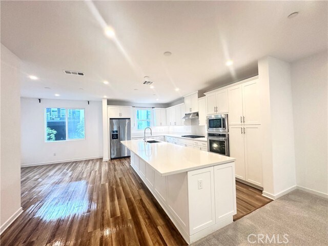 Building Photo - 126 Schick