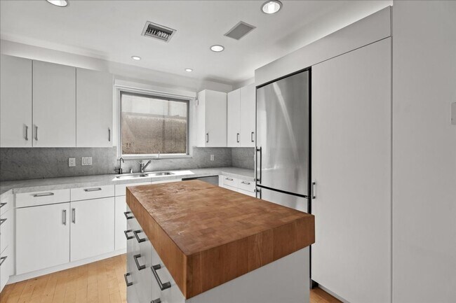 Building Photo - Modern 2BR Architectural + Rooftop in Prime West Hollywood