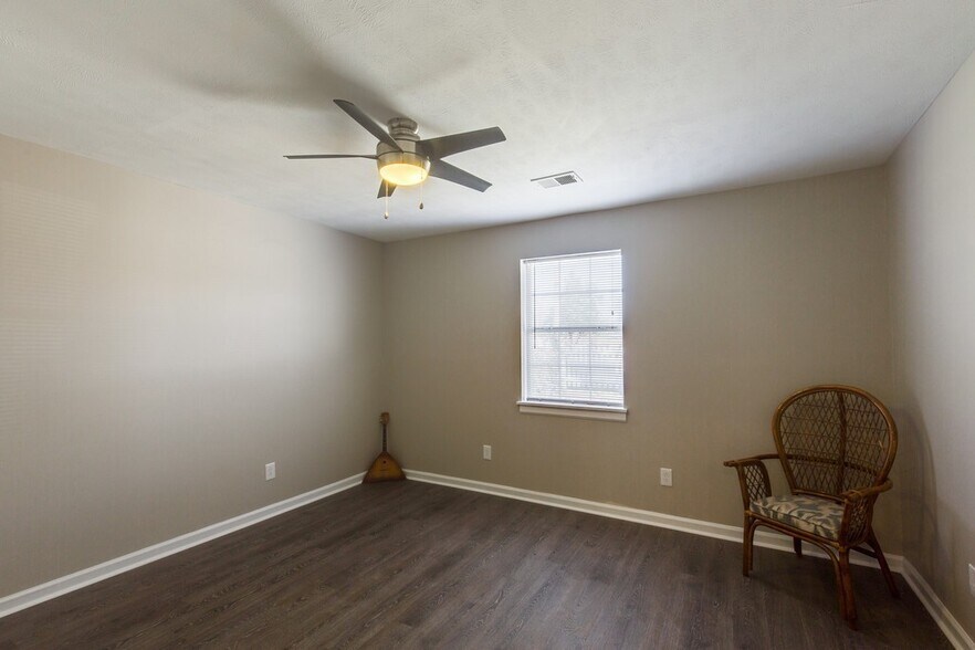 Building Photo - 1417 22nd Ave N