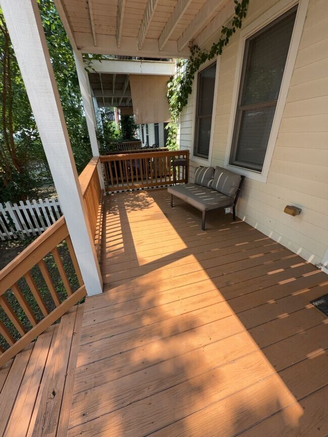Building Photo - Stylish 2 Bedroom, 2 Bath Condo in the Heart of Manchester