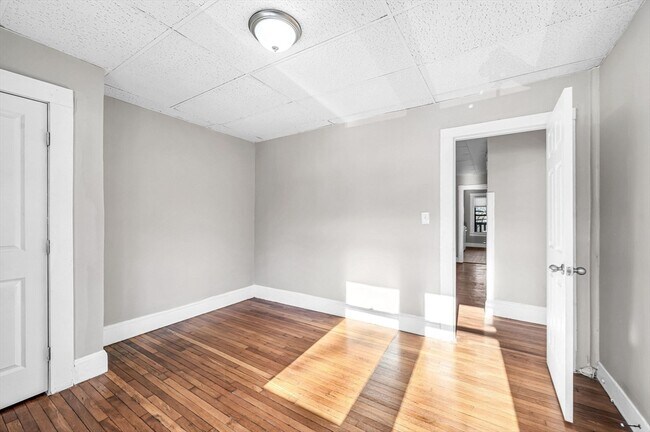 Building Photo - 92 Woodside Terrace