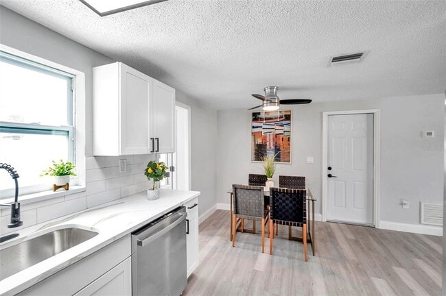 Building Photo - 7104 Castanea Dr