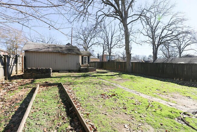 Building Photo - 723 N Monroe St