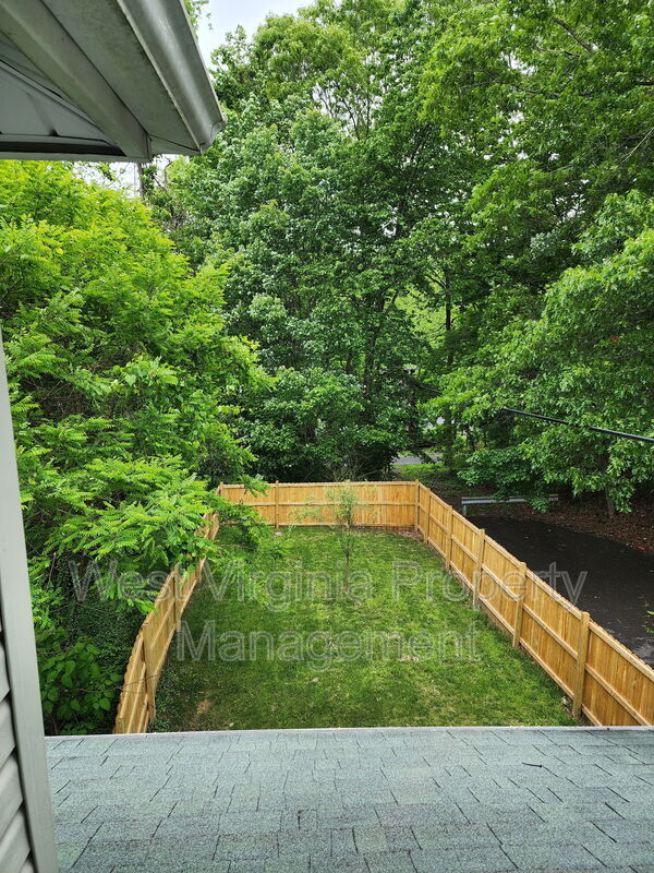 Building Photo - 208 Croft St