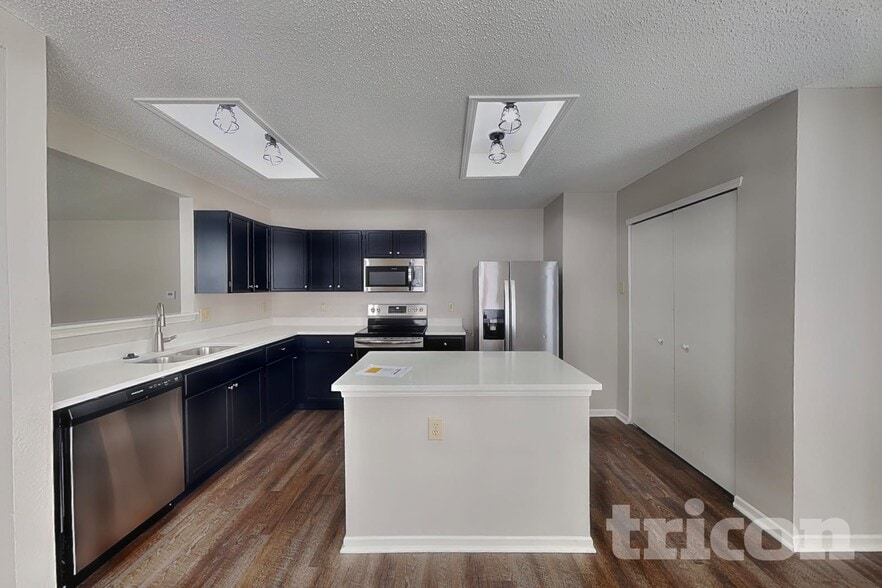 Building Photo - 5753 N Jamestown Dr