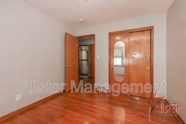 Building Photo - 9113 Outlook Dr