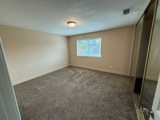 Building Photo - Unique 5 Bedroom 2 Story w/ Solar Suisun *...