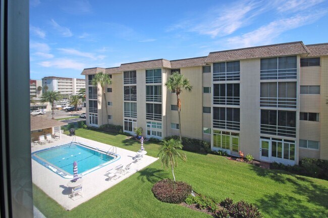 Building Photo - 995 La Guna Dr